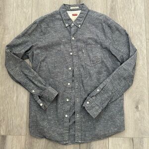Levi’s / Chambray / Slim Fit / Long Sleeve Button Up / Size Large